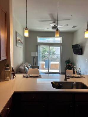 Interior - Distinct Houston Luxury Downtown W/kingbed (Houston)