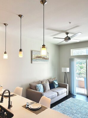 Smart TV - Distinct Houston Luxury Downtown W/kingbed (Houston)