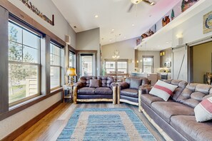 Televisie en een open haard