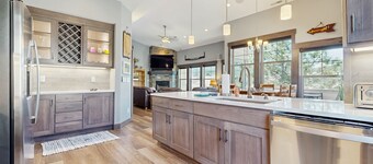 Beautiful condo with river views, deck, BBQ, WiFi, and nearby activities