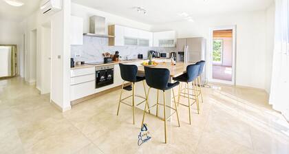 Charming 4BR Villa for 8+1 with Pool and Sauna