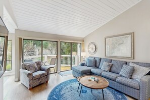 TV - Spacious lagoon-view condo with tennis, outdoor pool, beach access, balcony (Hilton Head)