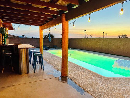 Downtown Havasu-1 Mile to London Bridge, Pool, Boat parking and spa