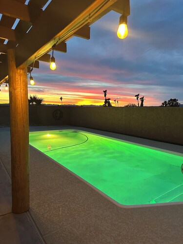 Downtown Havasu-1 Mile to London Bridge, Pool, Boat parking and spa