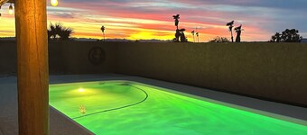 Downtown Havasu-1 Mile to London Bridge, Pool, Boat parking and spa