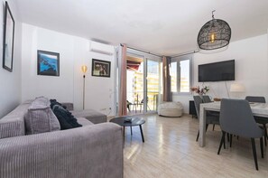 Apartment | Living room - Apartment in Roses Near Playa Santa Margarita (Roses)