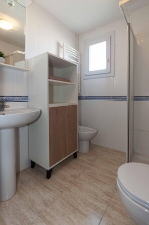Bathroom - Apartment in Roses Near Playa Santa Margarita (Roses)