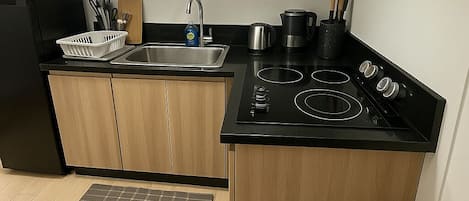 Fridge, microwave, stovetop, cookware/dishes/utensils