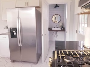 Micro-ondes, four, plaque de cuisson