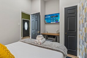 2 bedrooms, in-room safe, iron/ironing board, free WiFi