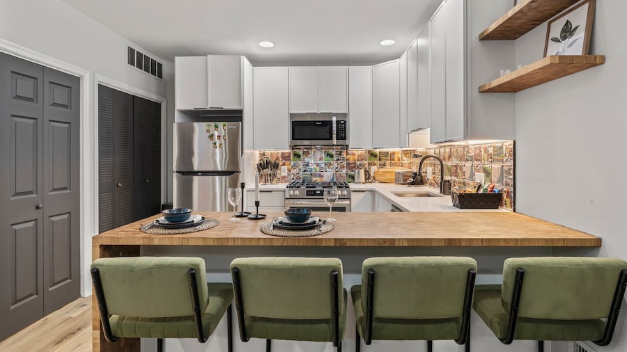 Old City 2 BR Near Historic Sites