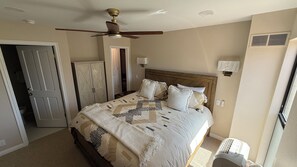3 habitaciones, tabla de planchar con plancha, wifi y ropa de cama 
