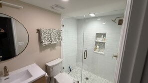 Dusj, boblebad, hårføner og håndklær