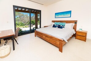 4 quartos, ferros/tábuas de passar roupa, berço de viagem