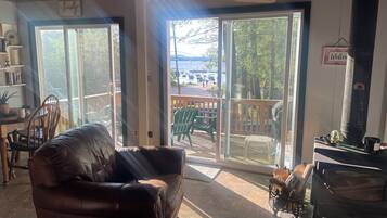 TV connectée, cheminée, jeux vidéo