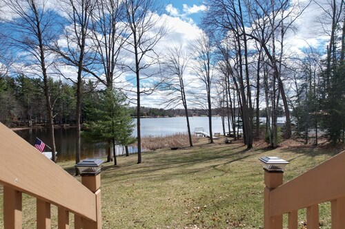 Lake Nokomis  Cozy 2-Bed Getaway for Couples, Families & Outdoor Enthusiasts