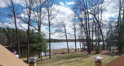 Lake Nokomis Cozy 2-Bed Getaway for Couples, Families & Outdoor Enthusiasts