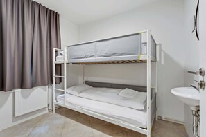 4 dormitorios, tabla de planchar con plancha, wifi y ropa de cama