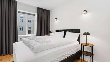 4 bedrooms, iron/ironing board, WiFi, bed sheets