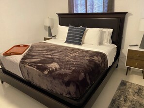 1 bedroom, WiFi, bed sheets - Carriage House (Albuquerque)