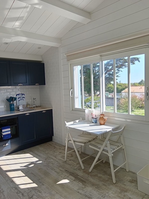 Fridge, stovetop, dishwasher, coffee/tea maker