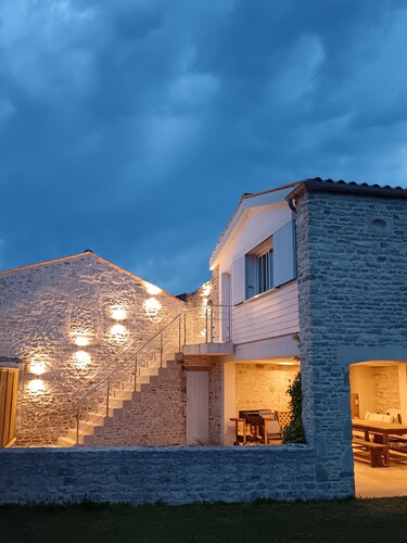 Large studio with patio and garden, quiet location 400m from the beach