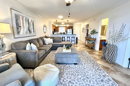 NEW LISTING Bayview 30 - Bay Front Condo- Boat Friendly! Orange Beach near dining & shopping