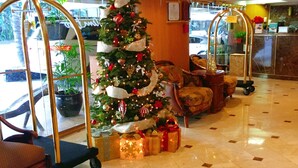 A lobby with a Christmas tree, a reception desk, and a seating area. - waikiki beach (Honolulu)
