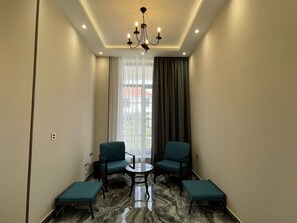 Villa Confort, 3 habitaciones | Área de sala de estar | Smart TV 