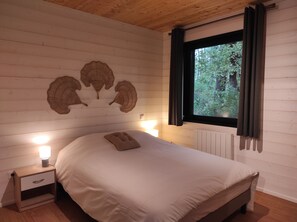 8 Schlafzimmer, Reisekinderbett, Bettwäsche, Rollstuhlgeeignet