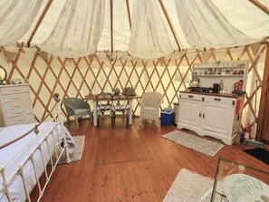 1 bedroom, individually decorated, individually furnished, free WiFi - Yewberrie Yurt (Penrith)
