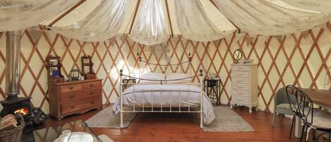 1 chambre, décoration personnalisée, ameublement personnalisé