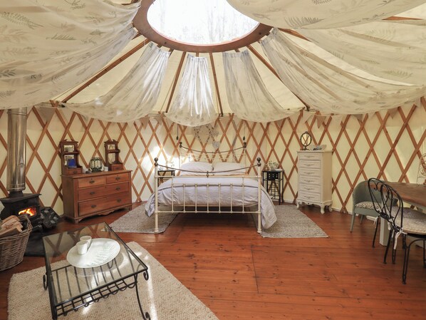 1 bedroom, individually decorated, individually furnished, free WiFi - Yewberrie Yurt (Penrith)