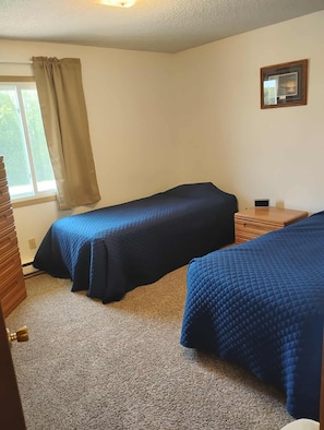 Classic Condo, 2 Bedrooms, Lake View | In-room safe, free WiFi - Lakeview Lodge (Devils Lake)