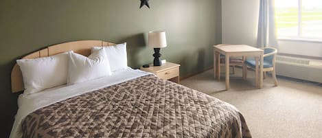 Standard Room, 1 Queen Bed, Non Smoking | Laptop workspace, blackout drapes, iron/ironing board, free WiFi