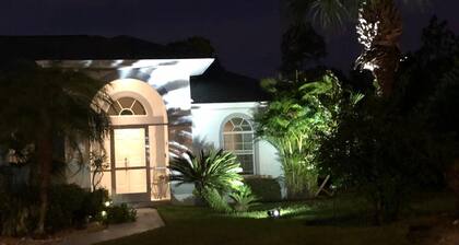 Hibiscus Point - Villa for 4 pers. with large terrace, garden and heated pool