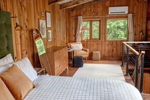 2 bedrooms, iron/ironing board, WiFi, bed sheets - Exclusive River Escape on the Coast - Hot Tub, Woods, & Newly Renovated (Gold Beach)