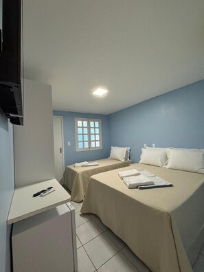 Chambre triple classique | Minibar, accès au Wi-Fi (inclus)