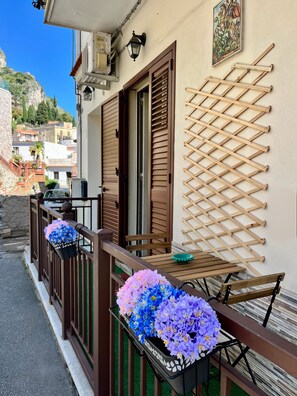 Outdoor dining - Silene Charme Apartment Taormina - Cozy apartment in the heart of the city (Taormina)