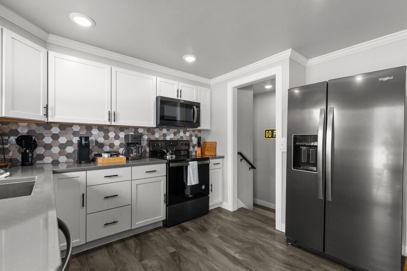 Refrigerador, microondas, horno y parrilla de estufa 