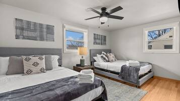 3 habitaciones, tabla de planchar con plancha, cuna de viaje y wifi