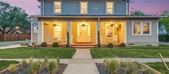 The Vanderbilt Mansion Apt 7 Near Downtown and TWU