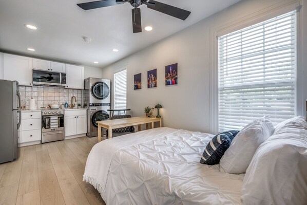 Bureau, accès au Wi-Fi (inclus), literie fournie