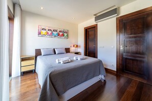 2 chambres, fer et planche à repasser, accès Internet, draps fournis