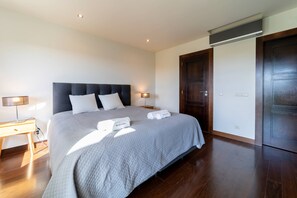 2 habitaciones, tabla de planchar con plancha y acceso a internet 