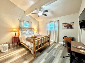 3 bedrooms, desk, iron/ironing board, WiFi