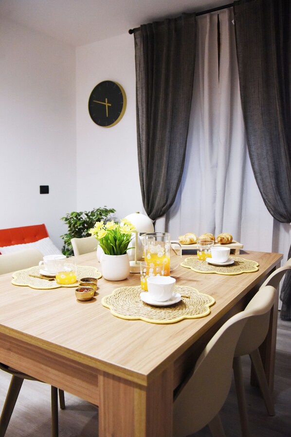 Dining - ESCAPE FROM THE CITY - Hay Apartment - A stone's throw from the Bernina express (Bianzone)
