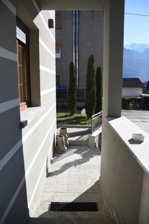 Property grounds - ESCAPE FROM THE CITY - Hay Apartment - A stone's throw from the Bernina express (Bianzone)
