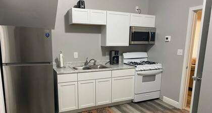 Bright, furnished studio-Perfect for traveling professionals or students
