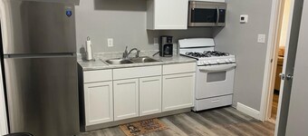 Bright, furnished studio-Perfect for traveling professionals or students